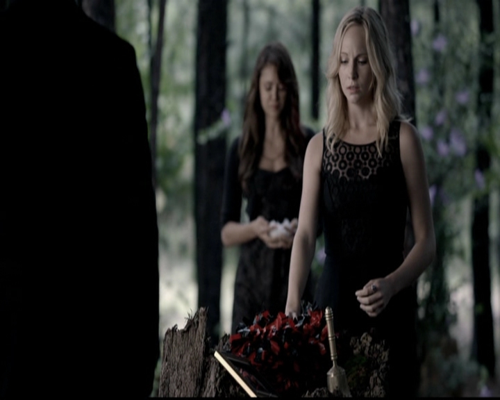 VampireDiariesWorld-dot-org_5x04ForWhomtheBellTolls1944.jpg VampireDiariesWorld-dot-org_5x04ForWhomtheBellTolls1944.jpg