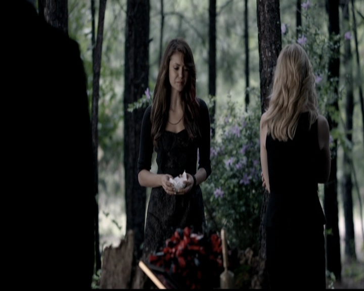 VampireDiariesWorld-dot-org_5x04ForWhomtheBellTolls1948.jpg VampireDiariesWorld-dot-org_5x04ForWhomtheBellTolls1948.jpg
