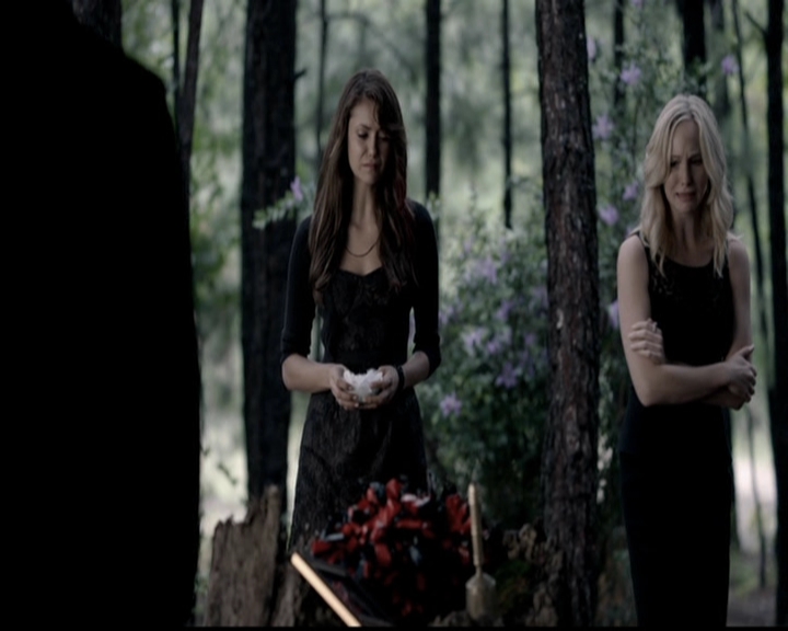 VampireDiariesWorld-dot-org_5x04ForWhomtheBellTolls1950.jpg