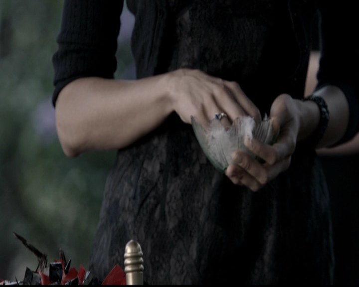 VampireDiariesWorld-dot-org_5x04ForWhomtheBellTolls1974.jpg