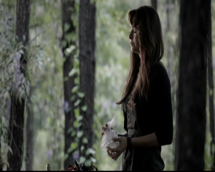 VampireDiariesWorld-dot-org_5x04ForWhomtheBellTolls1975.jpg