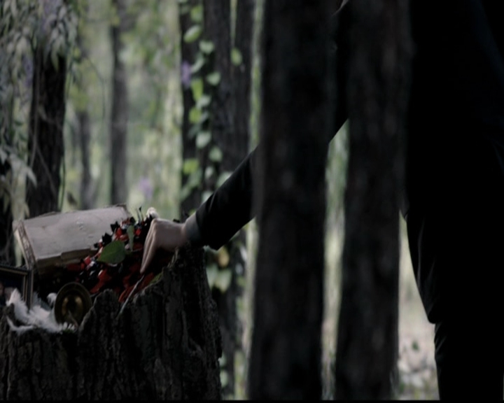 VampireDiariesWorld-dot-org_5x04ForWhomtheBellTolls2174.jpg