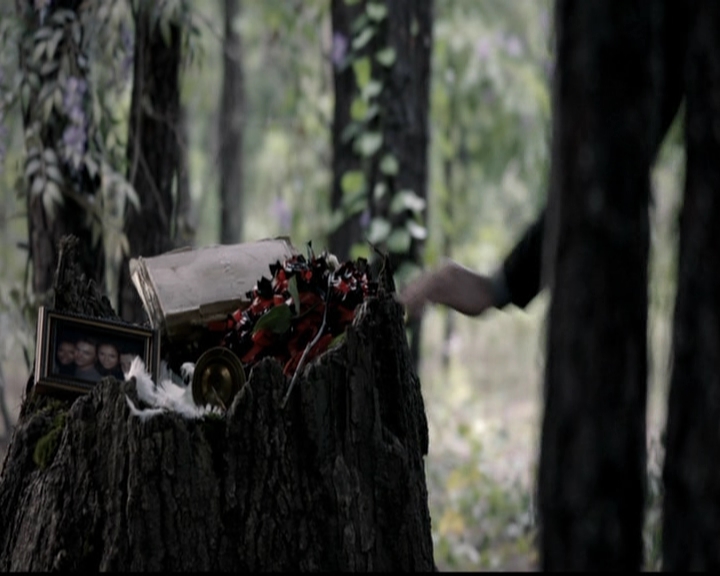 VampireDiariesWorld-dot-org_5x04ForWhomtheBellTolls2175.jpg