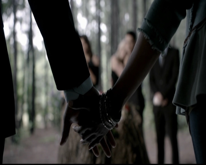 VampireDiariesWorld-dot-org_5x04ForWhomtheBellTolls2207.jpg