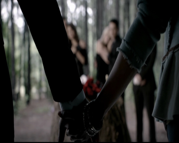 VampireDiariesWorld-dot-org_5x04ForWhomtheBellTolls2209.jpg