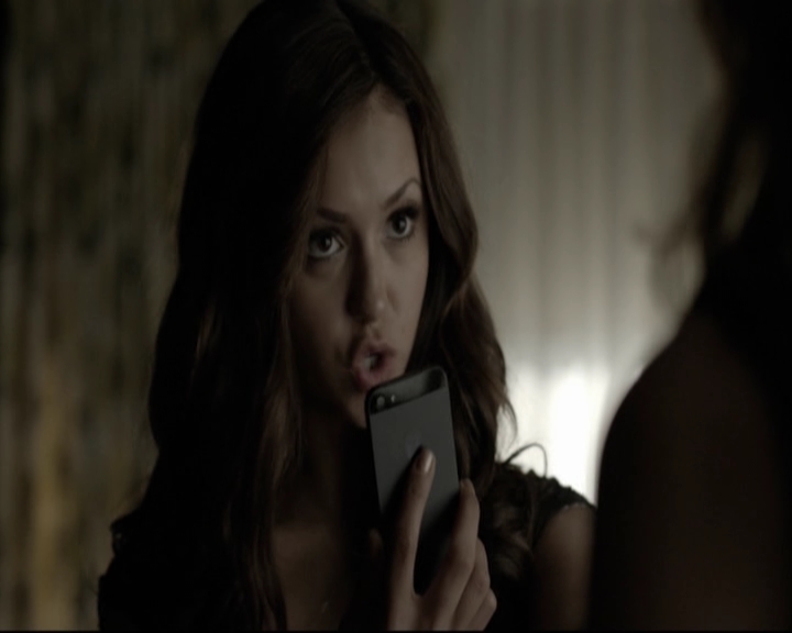 VampireDiariesWorld-dot-org_5x05MontersBall-deletedscenes2418.jpg