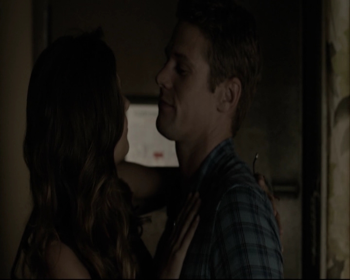 VampireDiariesWorld-dot-org_5x05MontersBall-deletedscenes2444.jpg
