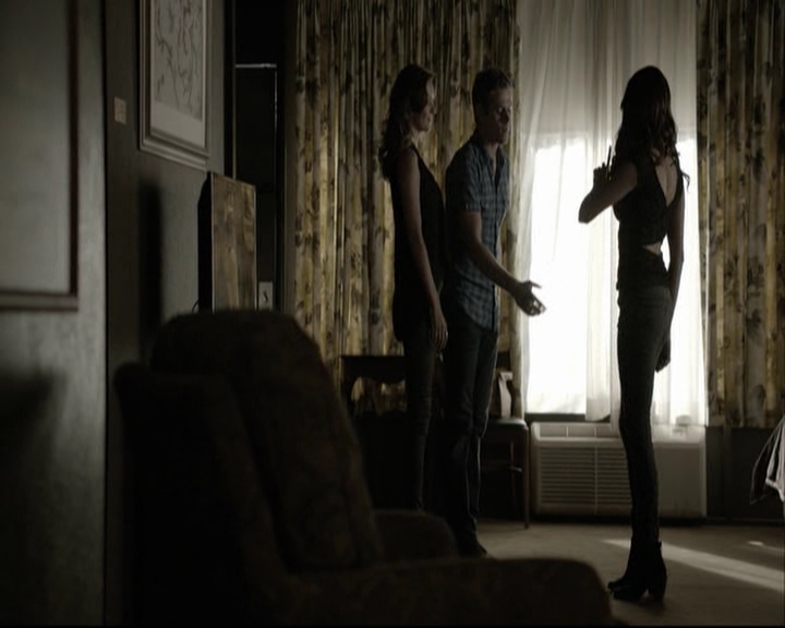 VampireDiariesWorld-dot-org_5x05MontersBall-deletedscenes2457.jpg