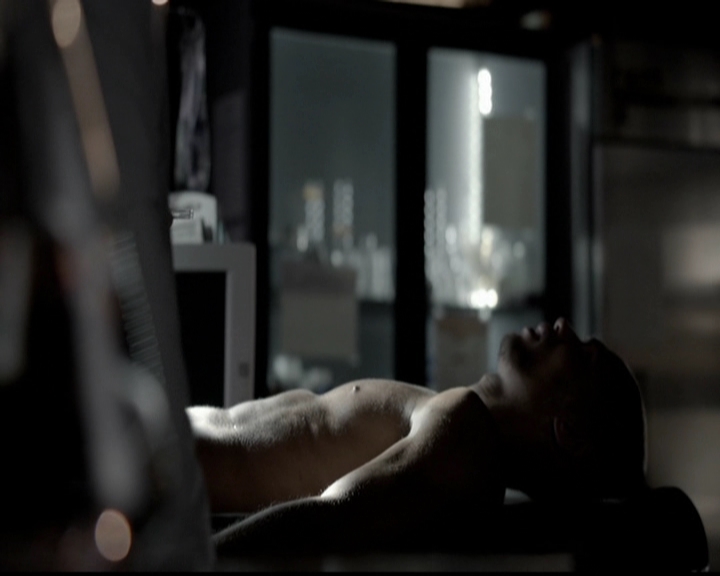 VampireDiariesWorld-dot-org_5x05MontersBall0053.jpg
