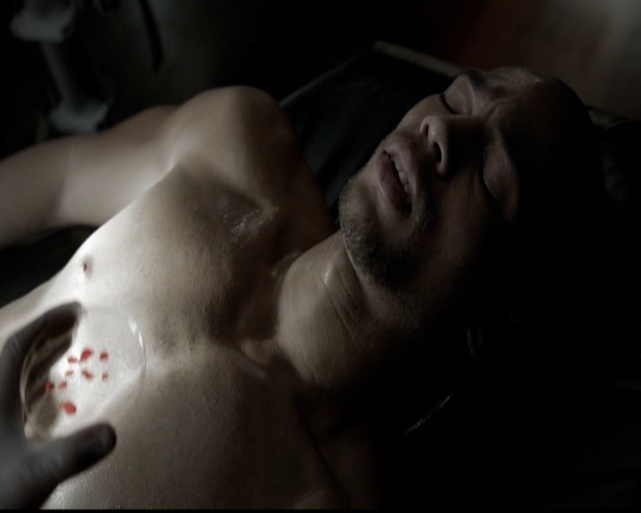 VampireDiariesWorld-dot-org_5x05MontersBall0056.jpg