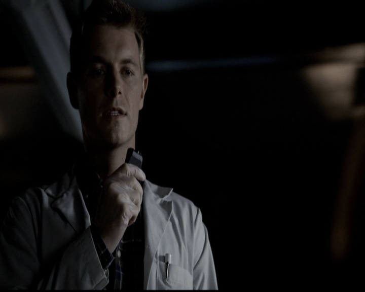 VampireDiariesWorld-dot-org_5x05MontersBall0075.jpg