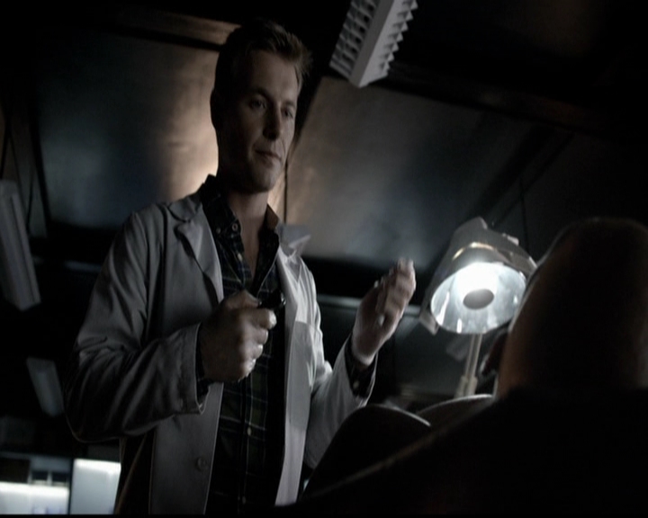 VampireDiariesWorld-dot-org_5x05MontersBall0089.jpg