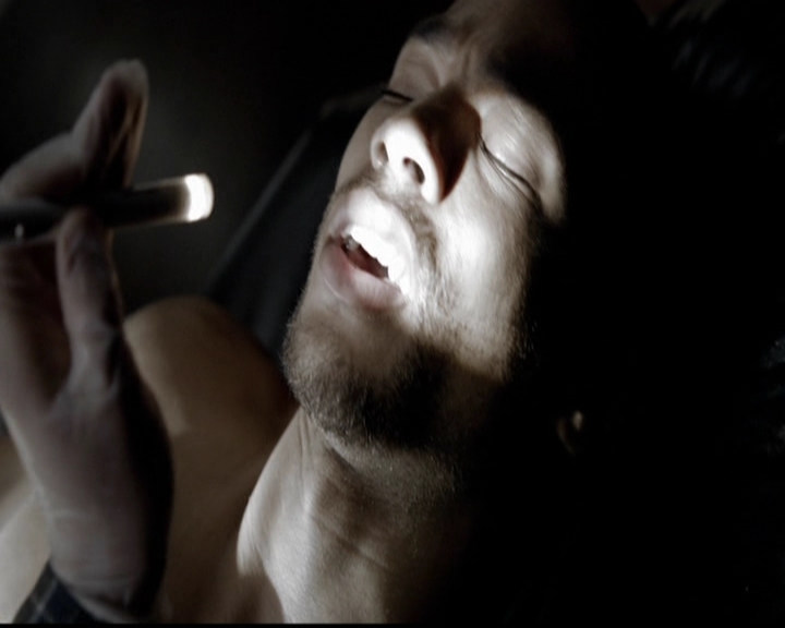 VampireDiariesWorld-dot-org_5x05MontersBall0091.jpg