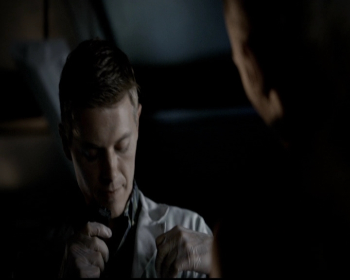 VampireDiariesWorld-dot-org_5x05MontersBall0097.jpg