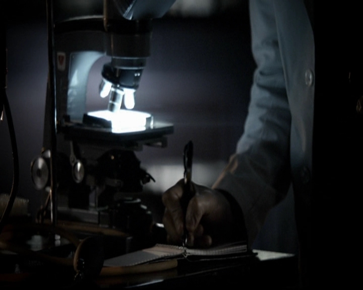 VampireDiariesWorld-dot-org_5x05MontersBall0101.jpg