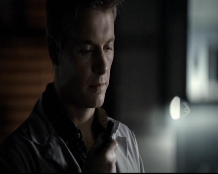 VampireDiariesWorld-dot-org_5x05MontersBall0109.jpg