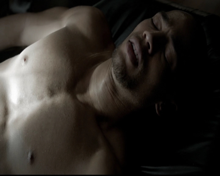 VampireDiariesWorld-dot-org_5x05MontersBall0111.jpg