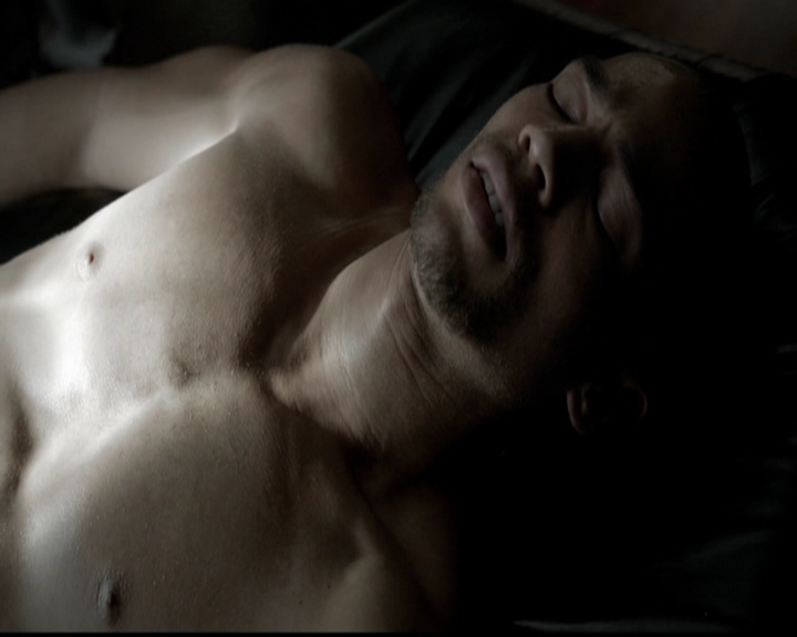 VampireDiariesWorld-dot-org_5x05MontersBall0113.jpg