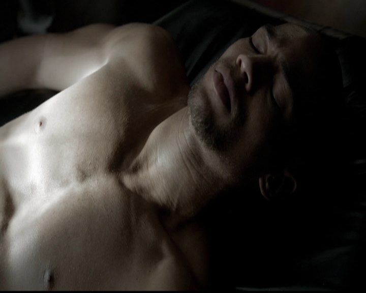 VampireDiariesWorld-dot-org_5x05MontersBall0114.jpg