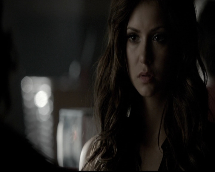 VampireDiariesWorld-dot-org_5x05MontersBall0743.jpg