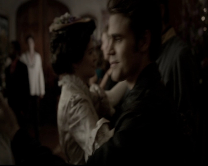 VampireDiariesWorld-dot-org_5x05MontersBall0894.jpg