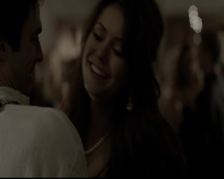 VampireDiariesWorld-dot-org_5x05MontersBall0916.jpg