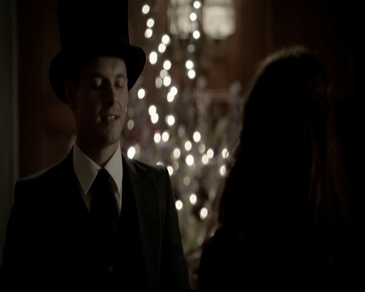 VampireDiariesWorld-dot-org_5x05MontersBall1502.jpg