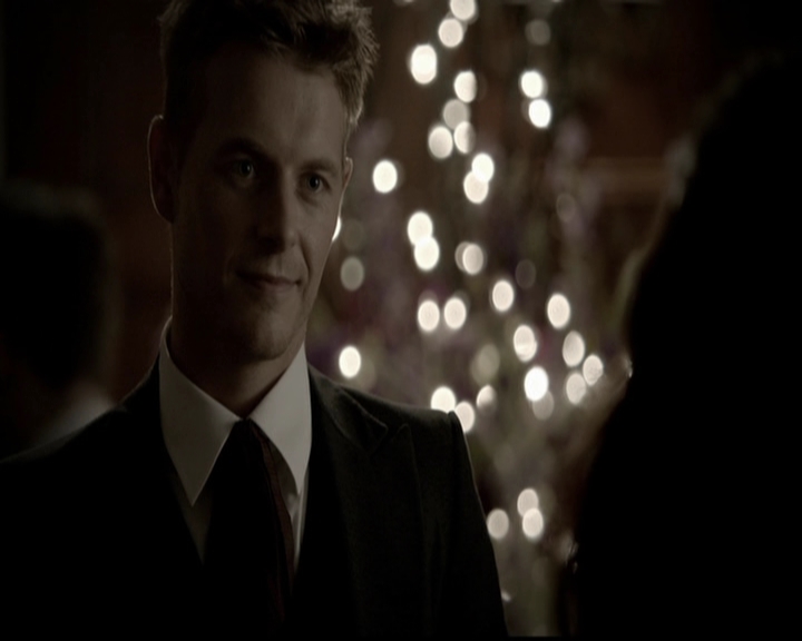 VampireDiariesWorld-dot-org_5x05MontersBall1521.jpg