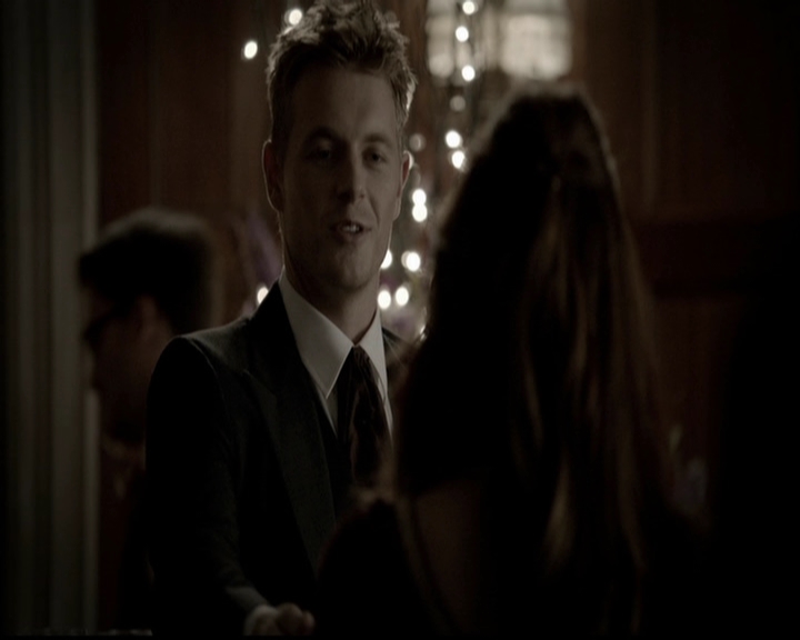 VampireDiariesWorld-dot-org_5x05MontersBall1525.jpg