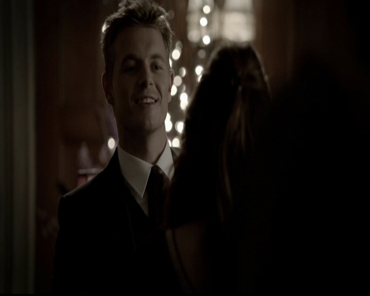VampireDiariesWorld-dot-org_5x05MontersBall1526.jpg