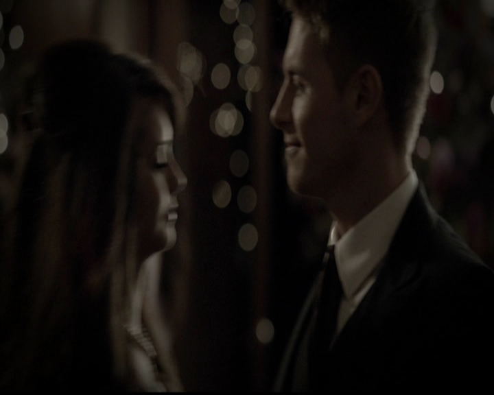VampireDiariesWorld-dot-org_5x05MontersBall1528.jpg