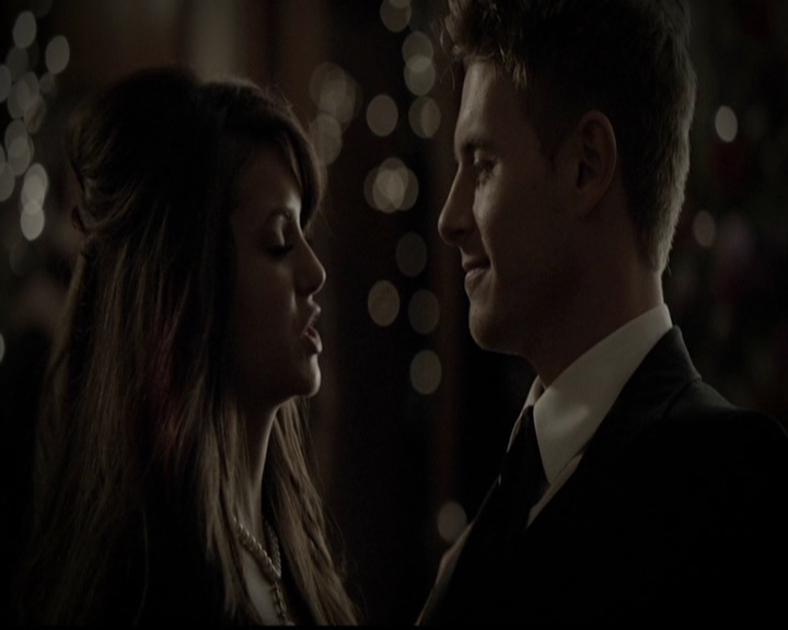 VampireDiariesWorld-dot-org_5x05MontersBall1530.jpg
