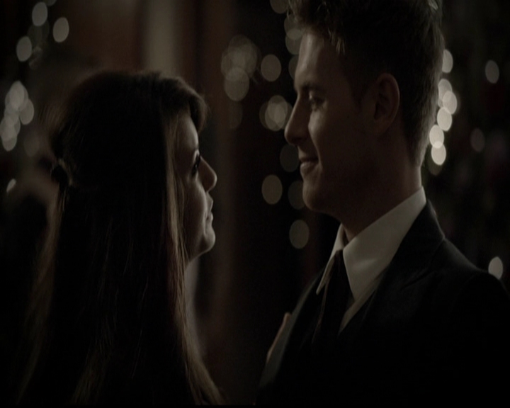 VampireDiariesWorld-dot-org_5x05MontersBall1531.jpg