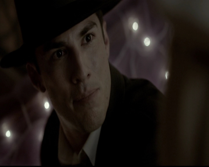 VampireDiariesWorld-dot-org_5x05MontersBall1617.jpg