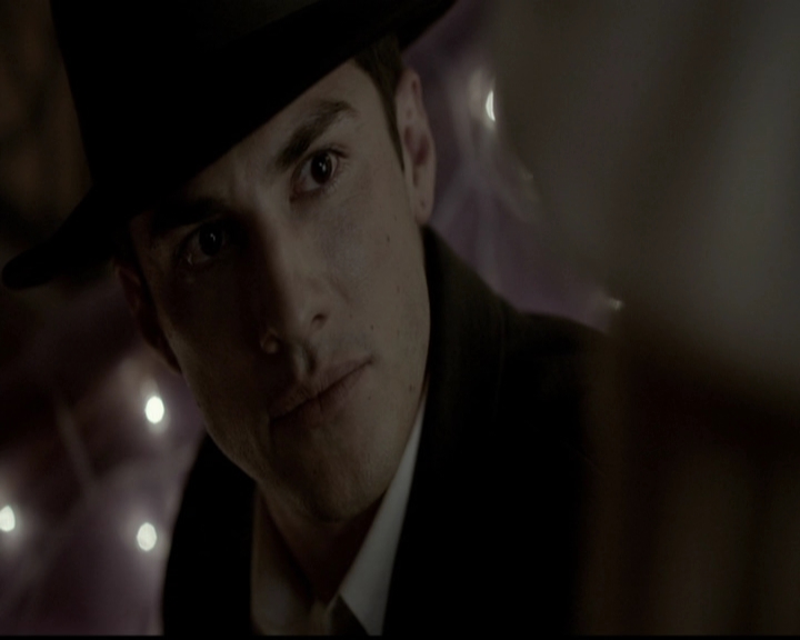 VampireDiariesWorld-dot-org_5x05MontersBall1643.jpg