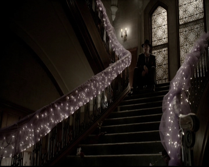 VampireDiariesWorld-dot-org_5x05MontersBall1652.jpg