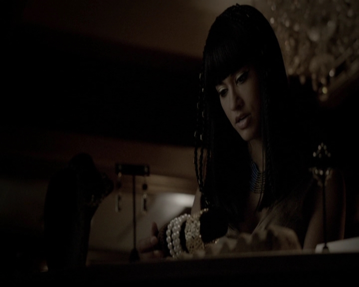 VampireDiariesWorld-dot-org_5x05MontersBall1670.jpg