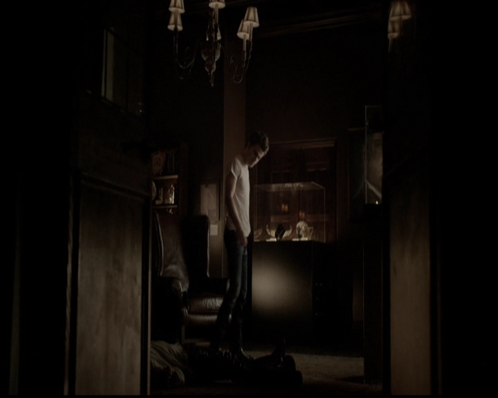 VampireDiariesWorld-dot-org_5x05MontersBall1742.jpg