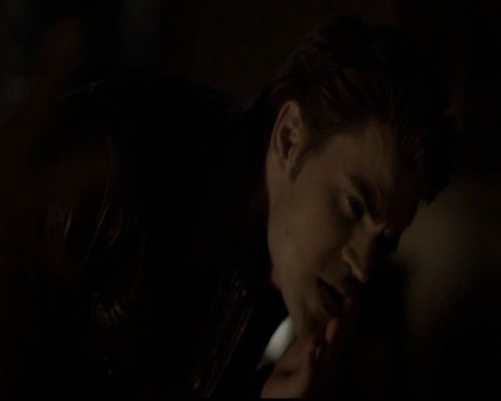 VampireDiariesWorld-dot-org_5x05MontersBall1770.jpg