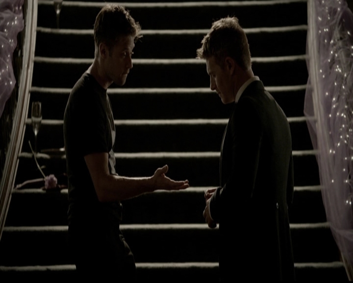 VampireDiariesWorld-dot-org_5x05MontersBall1877.jpg