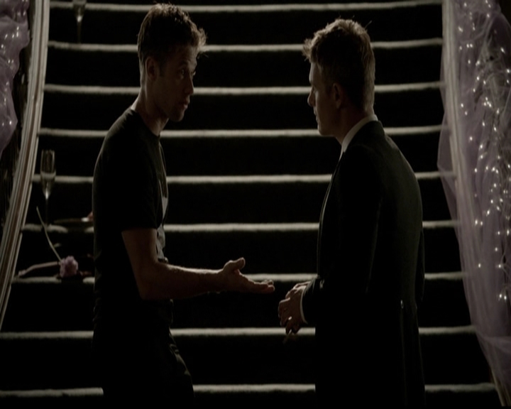 VampireDiariesWorld-dot-org_5x05MontersBall1878.jpg