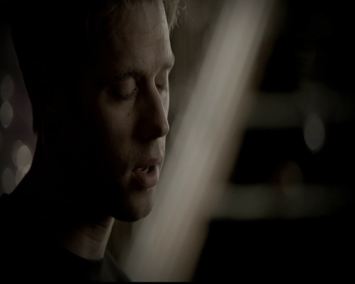 VampireDiariesWorld-dot-org_5x05MontersBall1879.jpg