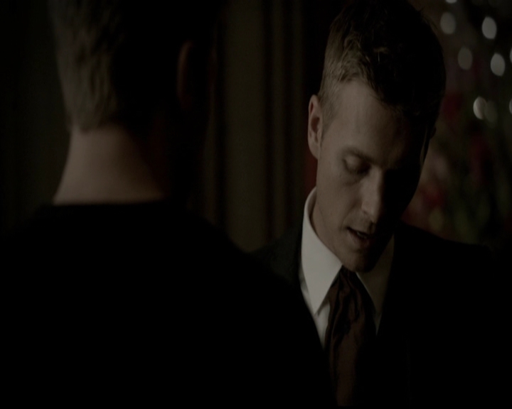 VampireDiariesWorld-dot-org_5x05MontersBall1884.jpg