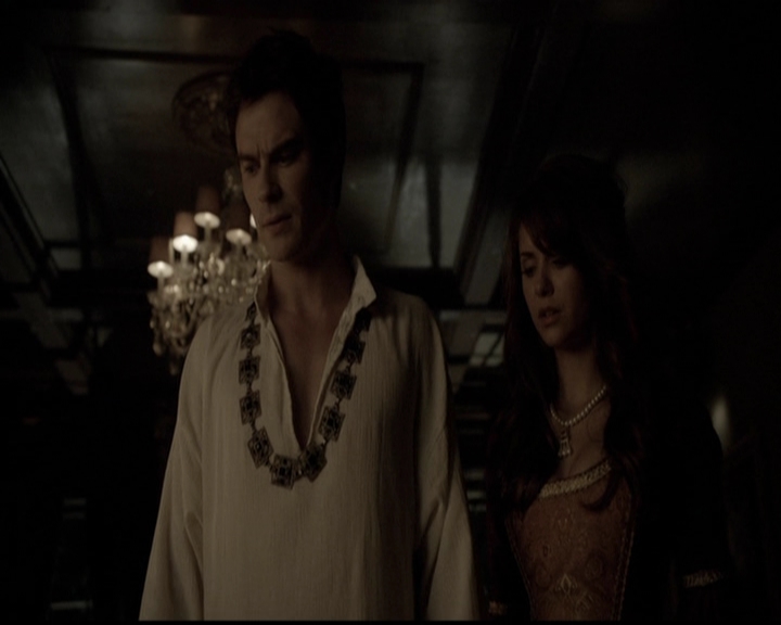 VampireDiariesWorld-dot-org_5x05MontersBall1921.jpg