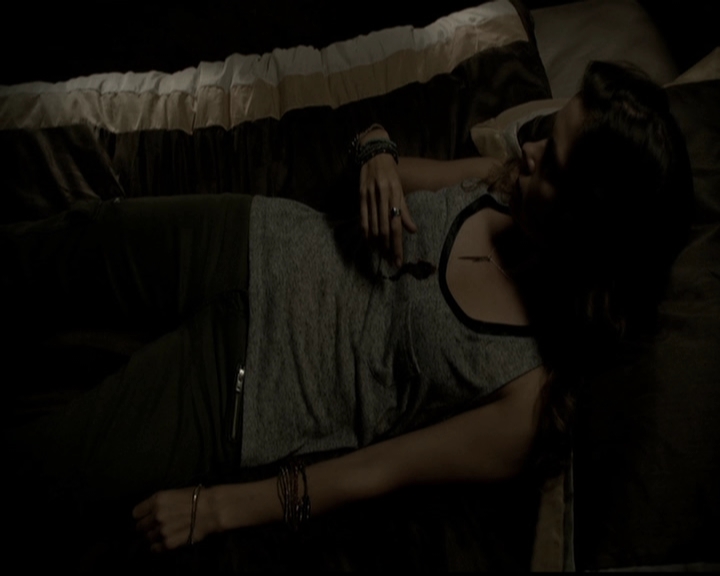 VampireDiariesWorld-dot-org_5x05MontersBall1931.jpg