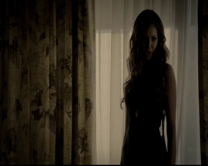 VampireDiariesWorld-dot-org_5x05MontersBall1947.jpg