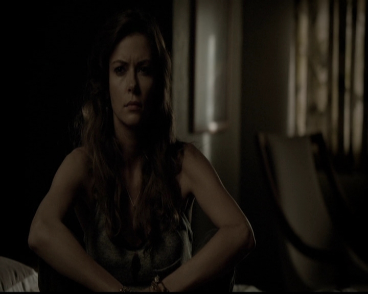 VampireDiariesWorld-dot-org_5x05MontersBall1949.jpg