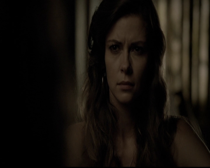 VampireDiariesWorld-dot-org_5x05MontersBall2006.jpg