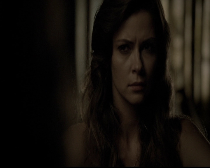 VampireDiariesWorld-dot-org_5x05MontersBall2008.jpg
