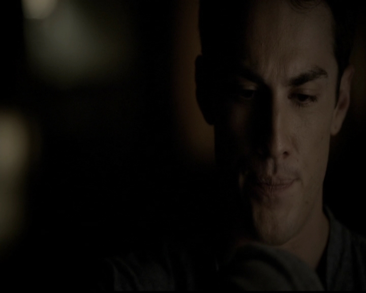 VampireDiariesWorld-dot-org_5x05MontersBall2030.jpg